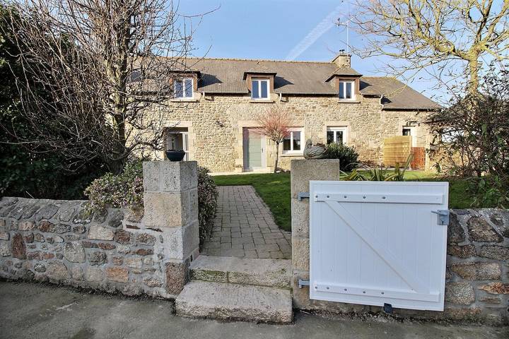 Gîte pour 6 personnes, avec terrasse et jardin à Jugon-les-Lacs - 3