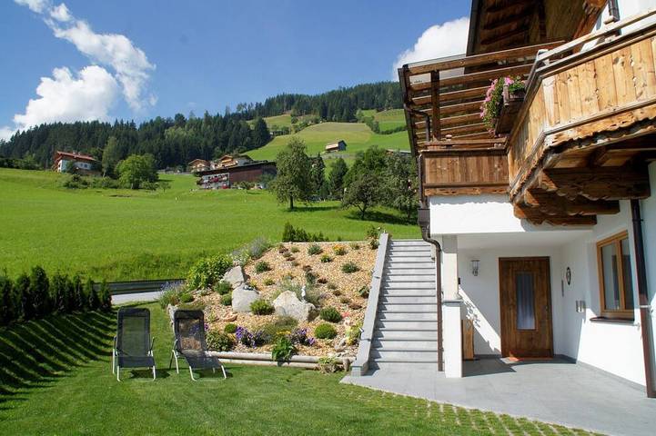 Ganze Wohnung, Bergchalet Zillertal  - Familienurlaub am Berg nahe der Therme in Tuxer Alpen, Fügenberg