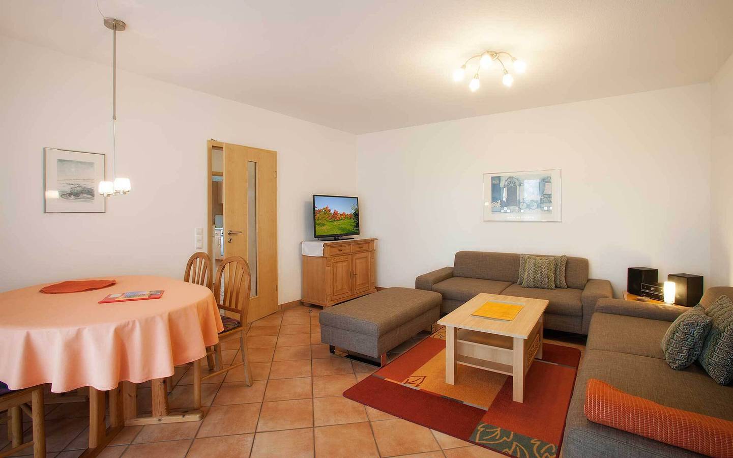 Ganze Ferienwohnung, Haus Hartmann Ferienwohnungen Sonnenseite - Ferienwohnung Säntis, 80qm, 2 Schlafzimmer, max. 4 Personen in Wasserburg (Bodensee), Bayerisch Schwaben