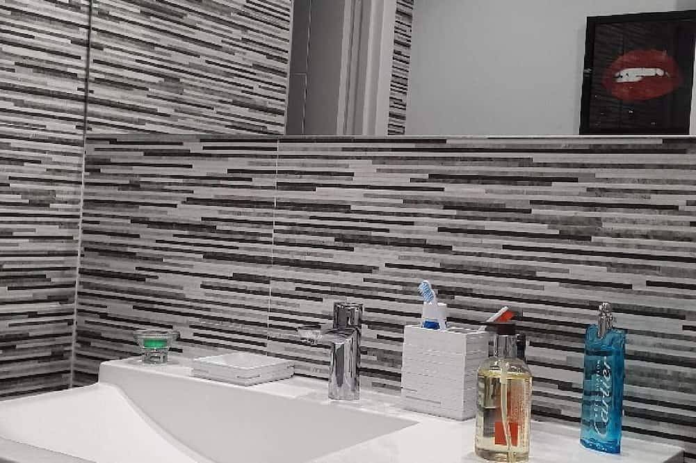 Entire apartment, Modern and Stylish apartment in the heart of La Carihuela - Torremolinos in La Carihuela, Torremolinos