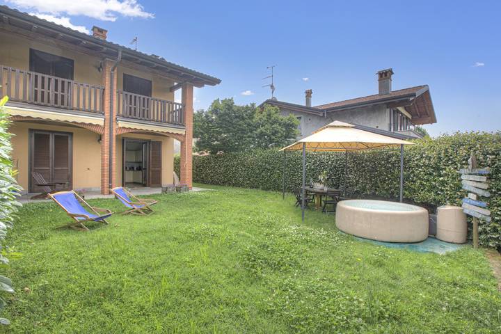 Location de vacances pour 6 personnes, avec vue sur le lac et balcon dans Ispra