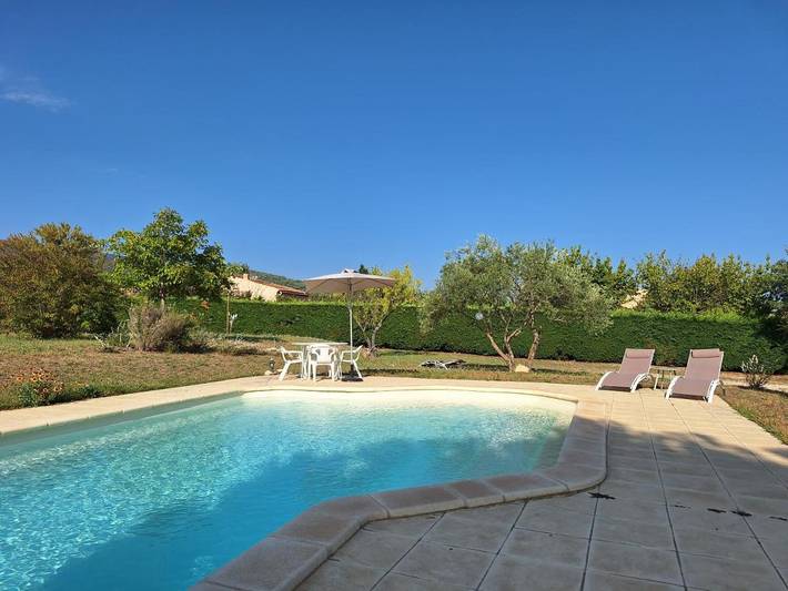 Location de vacances pour 4 personnes, avec vue ainsi que piscine et jardin, animaux acceptés à La Motte-d'Aigues - 3