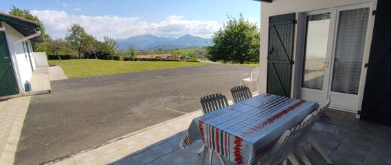 Gîte pour 4 personnes, avec terrasse et jardin à Halsou