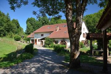Gîte pour 3 personnes, avec piscine à Ban-de-Sapt