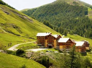 Chalet pour 5 personnes, avec vue ainsi que balcon et piscine dans La Foux d'Allos