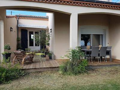 Location de vacances pour 4 personnes, avec vue ainsi que terrasse et piscine à Cagnac-les-Mines - 4