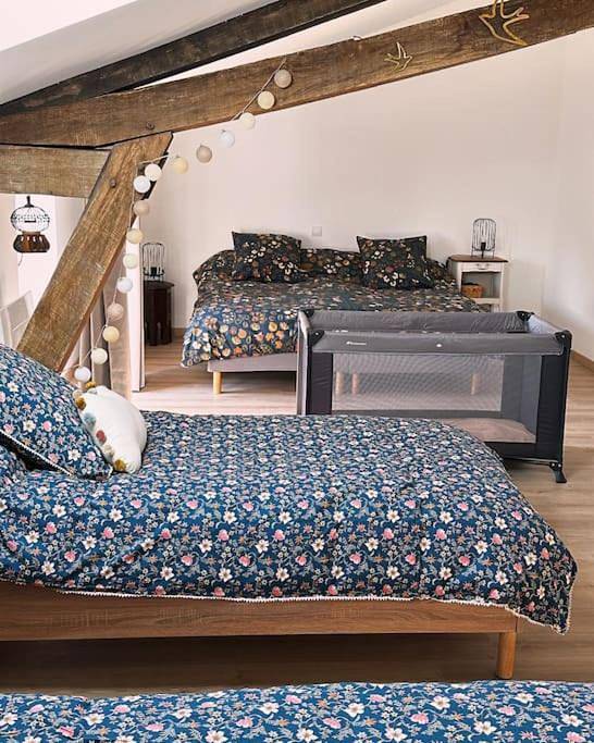 Location de vacances pour 4 personnes, avec terrasse et jardin dans La Chapelle-Saint-Martin-en-Plaine - 3