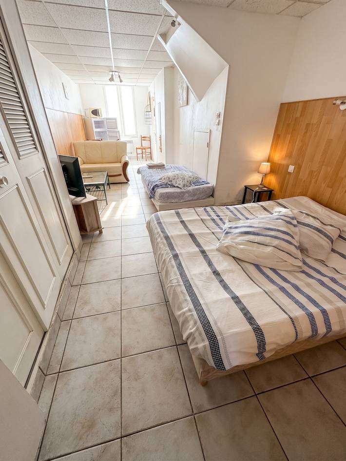 Gîte pour 3 personnes, avec Jardin dans Thermes De Neris Les Bains Neris Les Bains