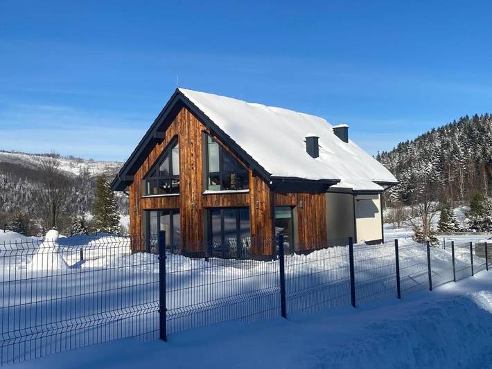 Dom wakacyjny dla 8 osób, z sauna i jacuzzi oraz ogród w Zawoja