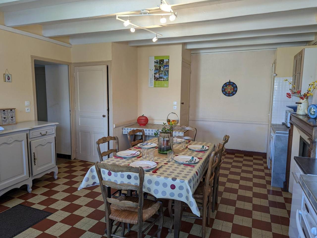 Casa independiente con vista al campo, se aceptan mascotas, ideal para naturaleza y pesca in Cellefrouin, Charente