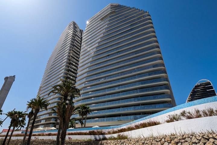Apartamento de vacaciones para 6 personas, con piscina y balcón además de balcón/terraza y vistas al mar en Benidorm