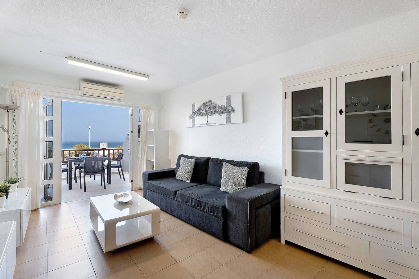 Apartamento entero, Casa de vacaciones "Los Geranios 404" con vistas al mar, piscina compartida y Wi-Fi in Playa Puerto Colón, Adeje