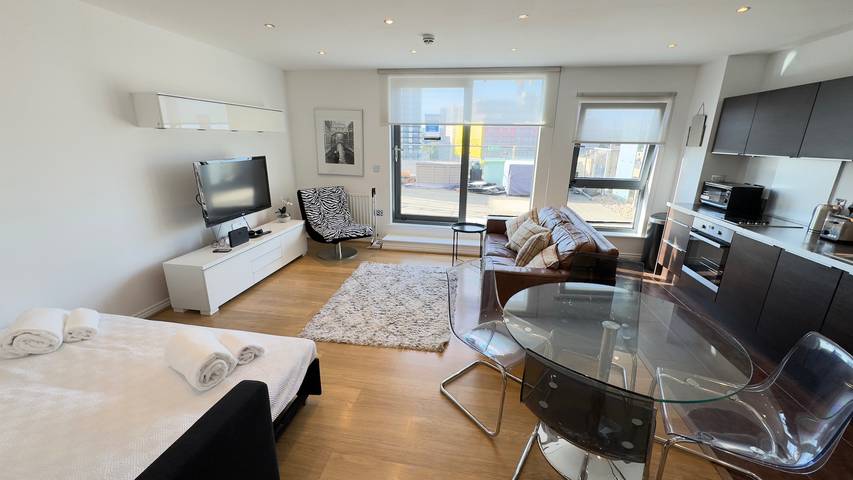 Ganze Ferienwohnung, 2-Bed Apt, Sleeps 7, 5 mins to Camden Market in Camden, London