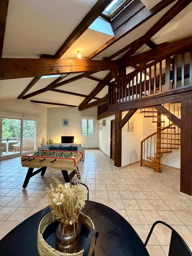 Gîte pour 7 personnes, avec terrasse, animaux acceptés à Montélier