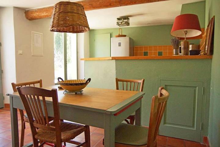 Gîte pour 4 personnes, avec vue et piscine ainsi que sauna et jardin à Vacqueyras - 4