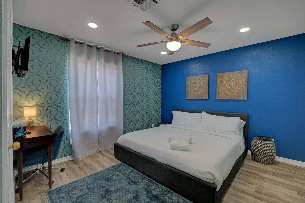 Big Compound | Pool + Hot Tub| Game Room|Sleeps 16 in North Las Vegas, Nevada