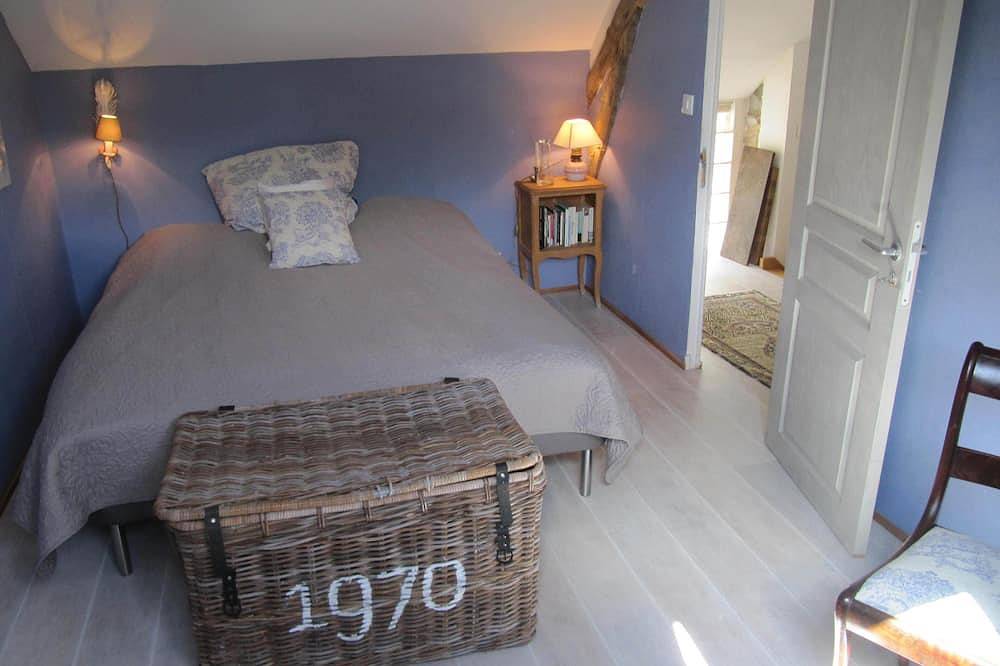 Romantique charming house in quiet and beautiful heart of France in Vesdun, Saint-Amand-Montrond