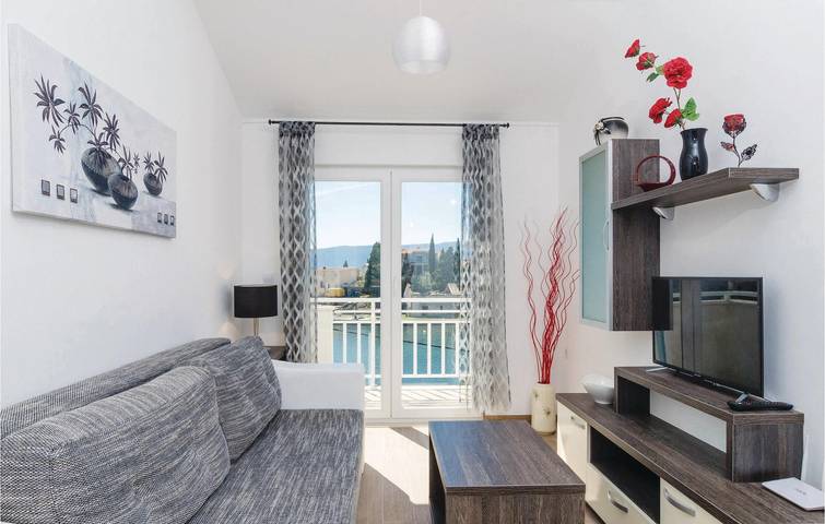 Appartement de vacances entier, Appartement moderne avec piscine et terrasse, à seulement 300 m de la plage ! in Blace, Dubrovnik-Neretva