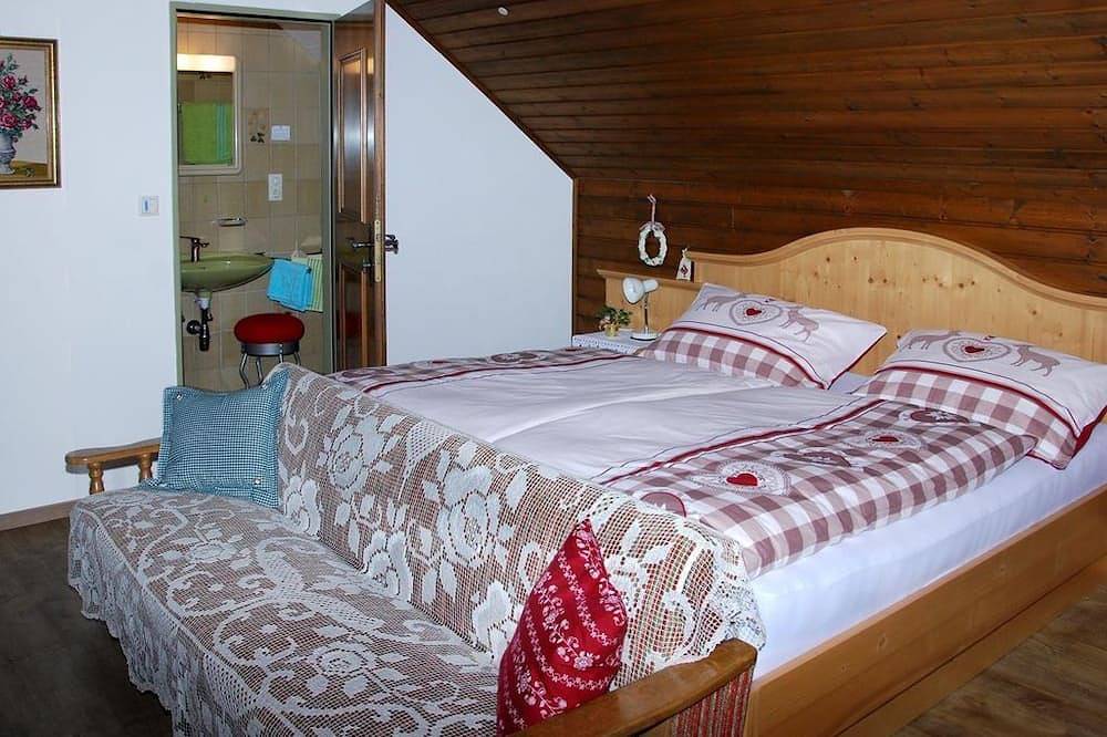 Santner, guest house - double room with shower, Wc in Unternberg, Lungau