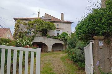 Gîte pour 16 personnes, avec balcon et jardin à Saint-Étienne-de-Fontbellon