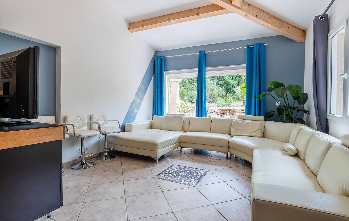 Modernes Apartment mit Pool, Parkplatz & WiFi - 2km nach Le Val in Le Val, Brignoles Region