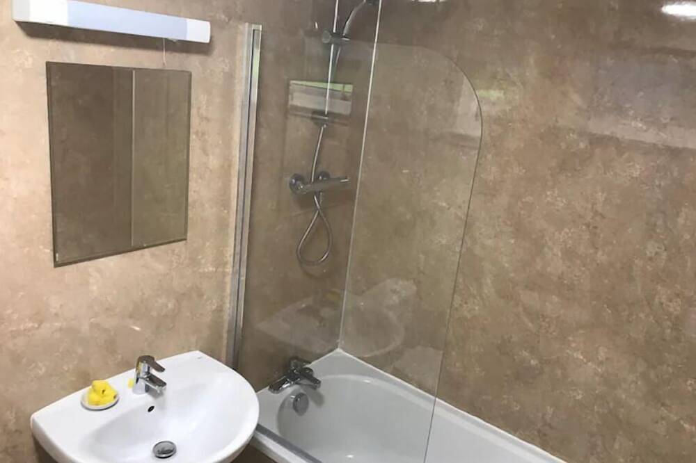 Entire apartment, Borrodale, Lochside Apartments in Fort William, Highlands