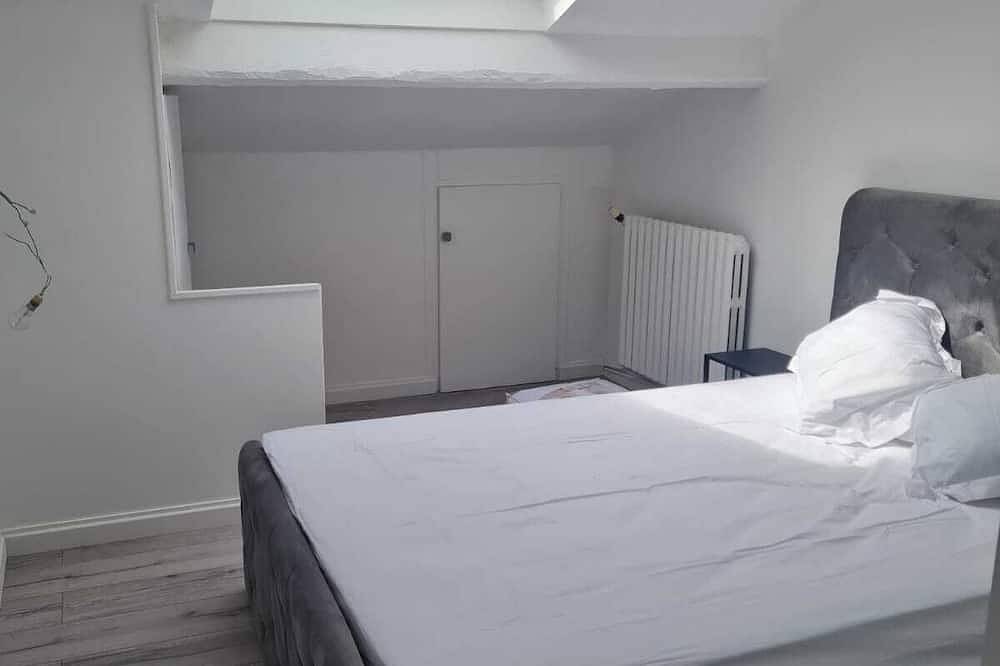 8 Bedroom Private vacation home in Pierrefitte-sur-Seine in Pierrefitte-sur-Seine, Sena-Saint Denis
