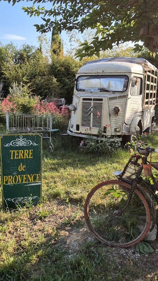 La fée viviane et michel l'enchanteur in Robion, Parc naturel régional du Luberon