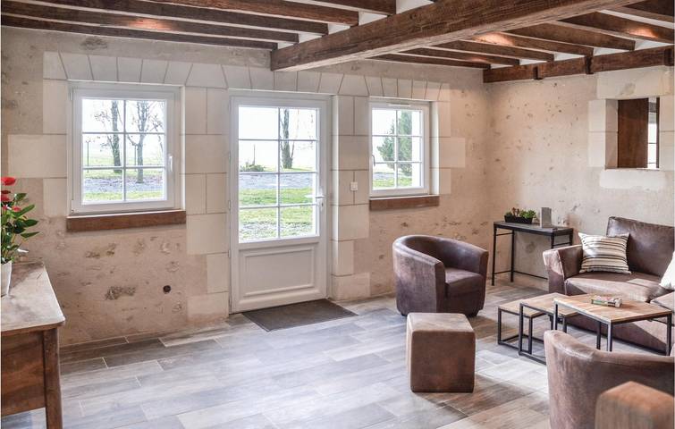Appartement spacieux avec parking, piscine et jardin in Thilouze, Vallée de la Loire