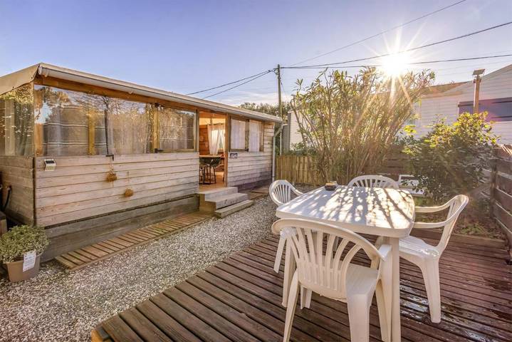 Camping pour 4 personnes, avec piscine ainsi que vue et jardin à Puget-sur-Argens