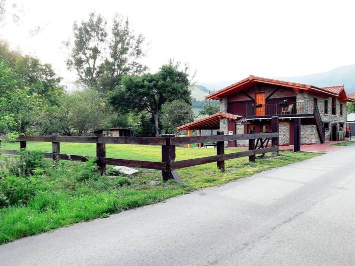 Apartamento para 10 personas, con Balcón y Terraza además de Jardín y Vistas en Las Merindades