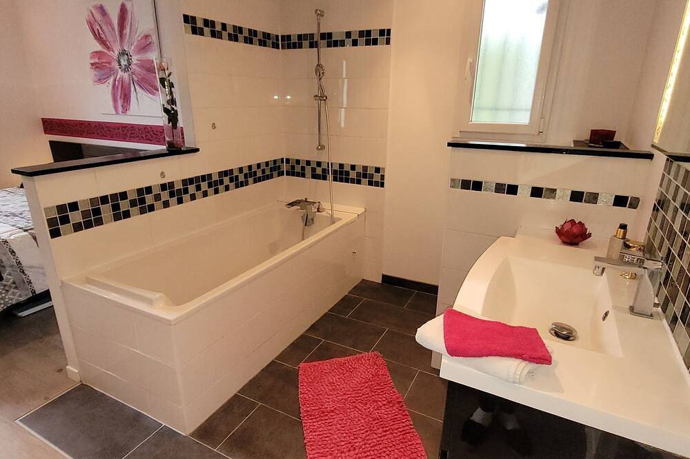 Chambre D'hôte à 2 pas de Paris, Idéal Pour le Jo. Grand Confort in Chambly, Río Oise
