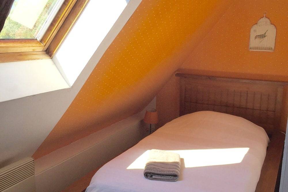 Dépendance  dans un Prieuré du Xvi° siècle. in La Bruère-sur-Loir, Vallée de la Loire