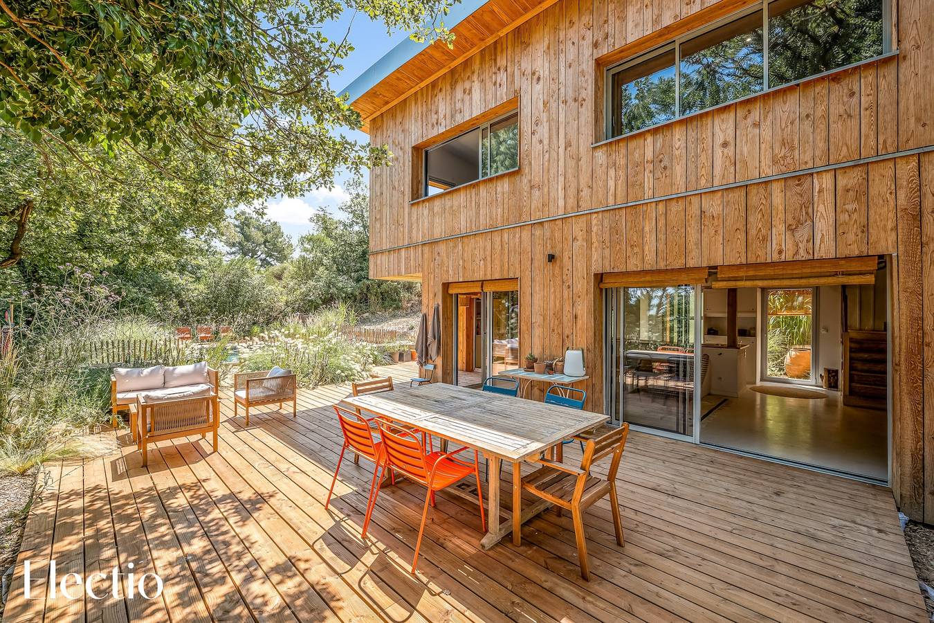Entire holiday apartment, Cabane d’Ismou | Piscine & Design bois in La Roque-d'Anthéron, Aix-en-Provence region