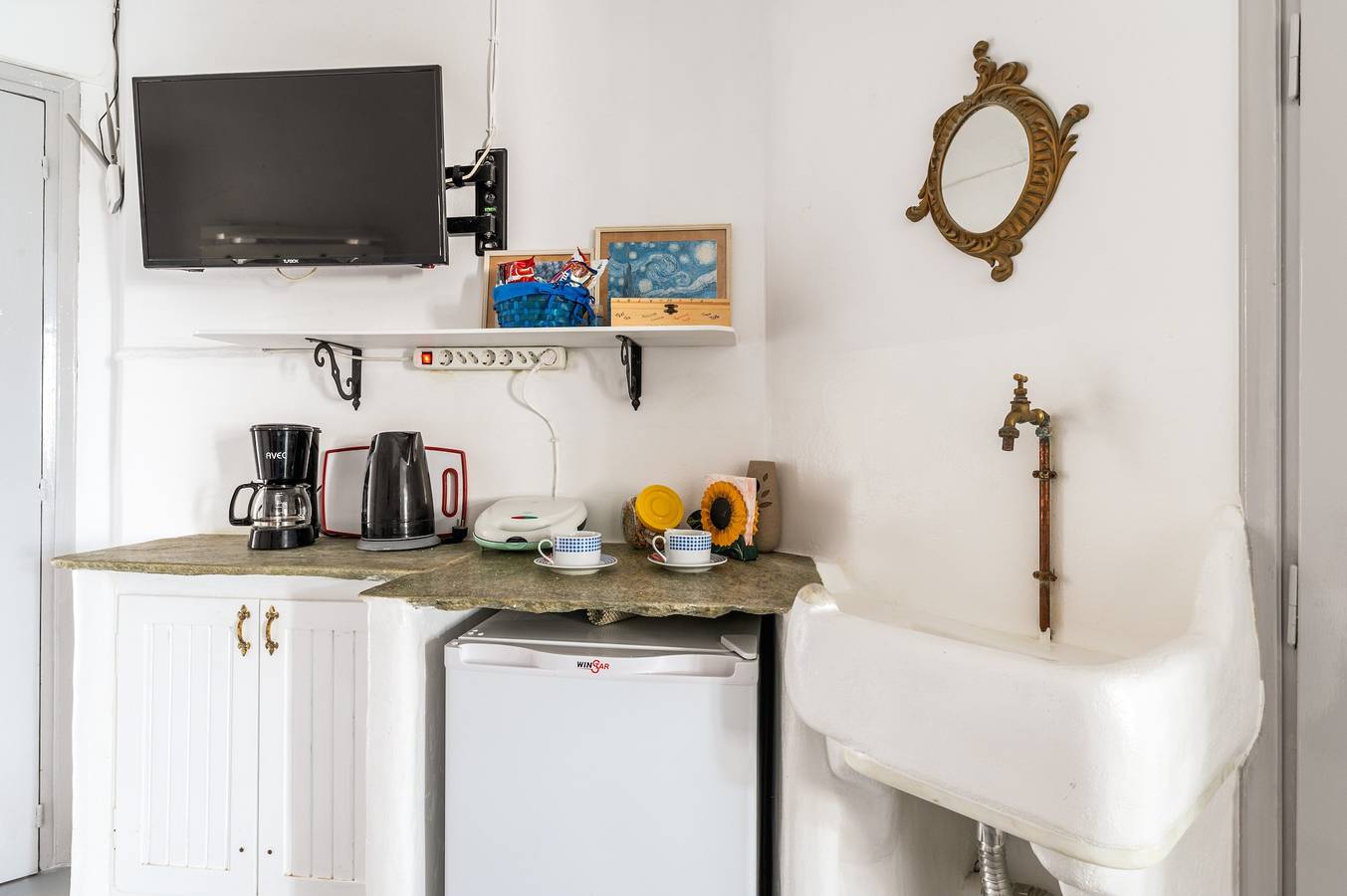 Holiday Home 'Apano Vrysi Tinos 3' with Shared Terrace, Wi-Fi and Air Conditioning in Tinos