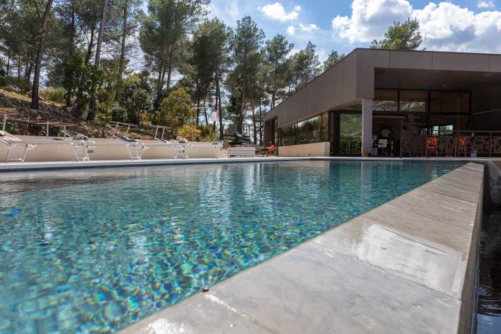 Location de vacances pour 10 personnes, avec Balcon et Terrasse à Gémenos