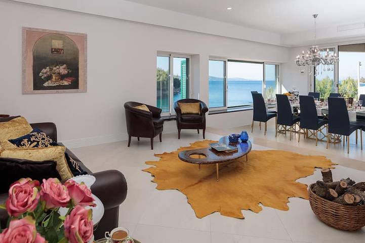 Fully Serviced Beachfront Extravagance- Heated Pool, Jacuzzi, Mesmerizing Sunset in Milna, Brac
