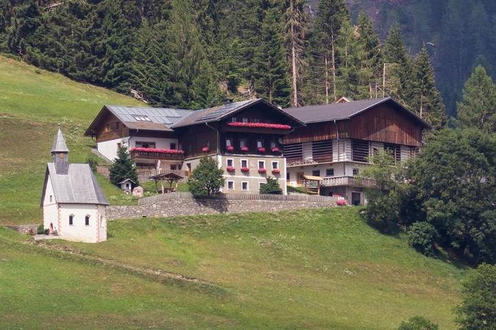Privatzimmer für 2 Personen, mit Terrasse und Garten sowie Sauna und Ausblick in Lesachtal