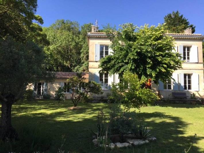 Location de vacances pour 4 personnes, avec Terrasse ainsi que Jardin et Vue à Bayon-sur-Gironde