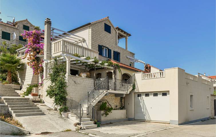 Ferienhaus für 10 Personen, mit Pool und Garten sowie Terrasse, mit Haustier - 1