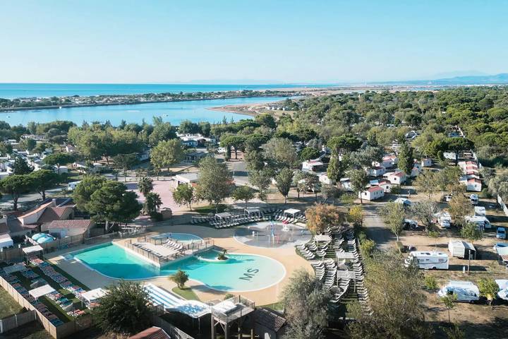 Camping pour 6 personnes, avec terrasse
