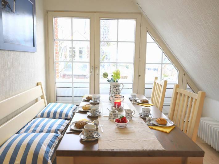 Ganze Wohnung, Ruhige 82 m² Dachgeschosswohnung in Westerland, familienfreundlich, Haustiere ok in Westerland, Sylt (Gemeinde)
