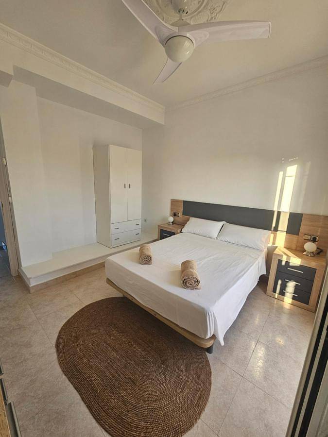 Location de vacances pour 10 personnes, avec terrasse ainsi que piscine et vue, animaux acceptés à Sant Joan d'Alacant - 3