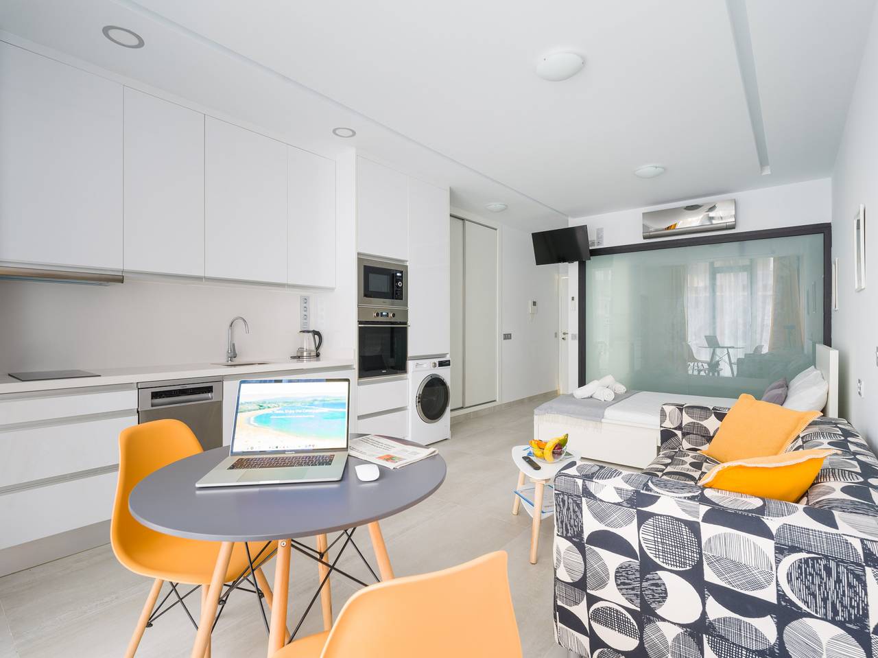 Entire studio, Chica Beach Home in Las Palmas de Gran Canaria Centre, Las Palmas de Gran Canaria
