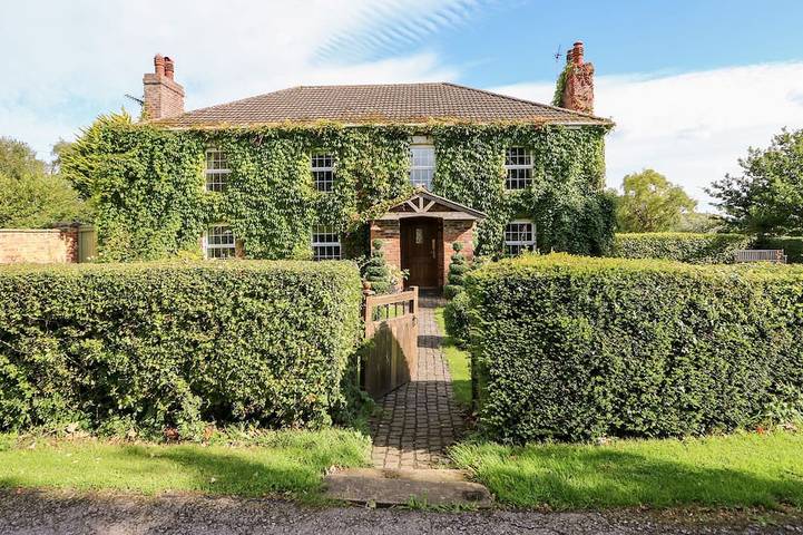 Cottage for 12 people, with garden and hot tub in Burgh le Marsh