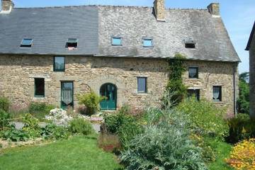 Gîte pour 8 personnes, avec jardin à Saint-Germain-en-Coglès