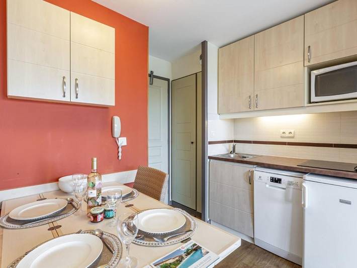 Gîte pour 4 personnes, avec terrasse ainsi que piscine et jardin dans Gare Du Dramont - 3