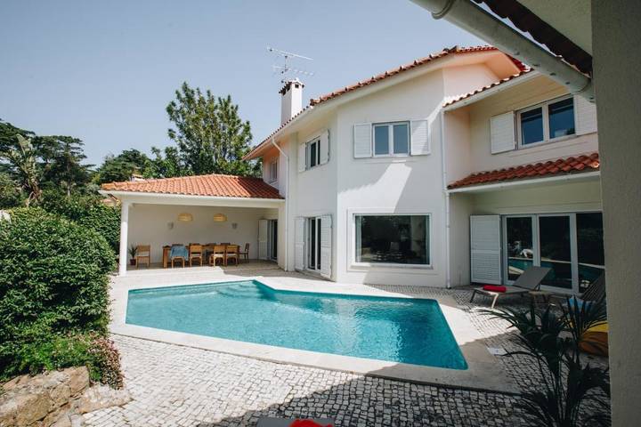 Casa de vacaciones, con Terraza y Jardín además de Piscina y Vistas en Alcabideche