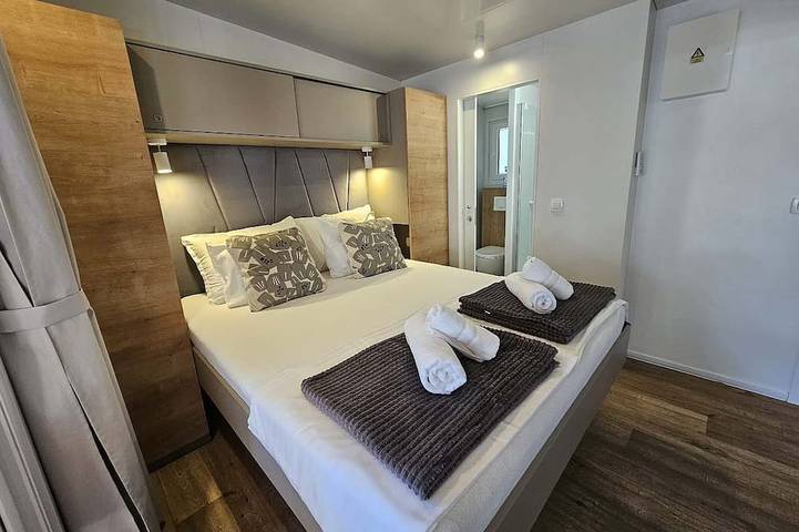 Lama 1076 Mobile Home - Luxury & Peace and Quiet at Soline Campground in Biograd na Moru, Region de Zadar
