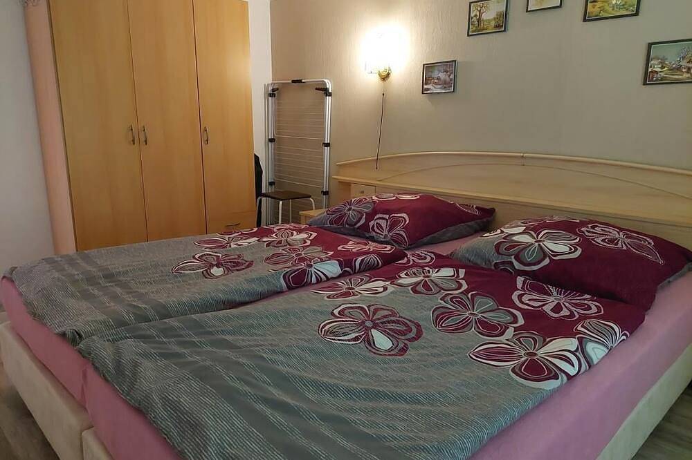 Ganze Wohnung, Fewo unter Reet am Wald Rügen in Hagen Auf Rügen, Lohme